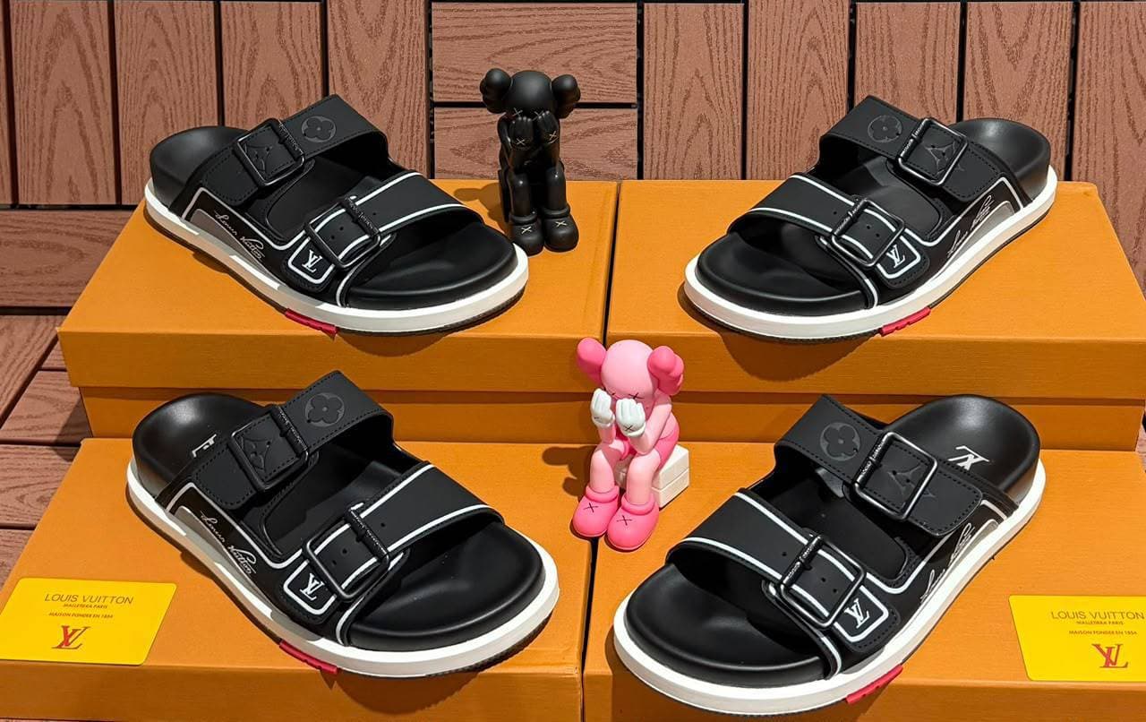 Louis Vuitton slippers