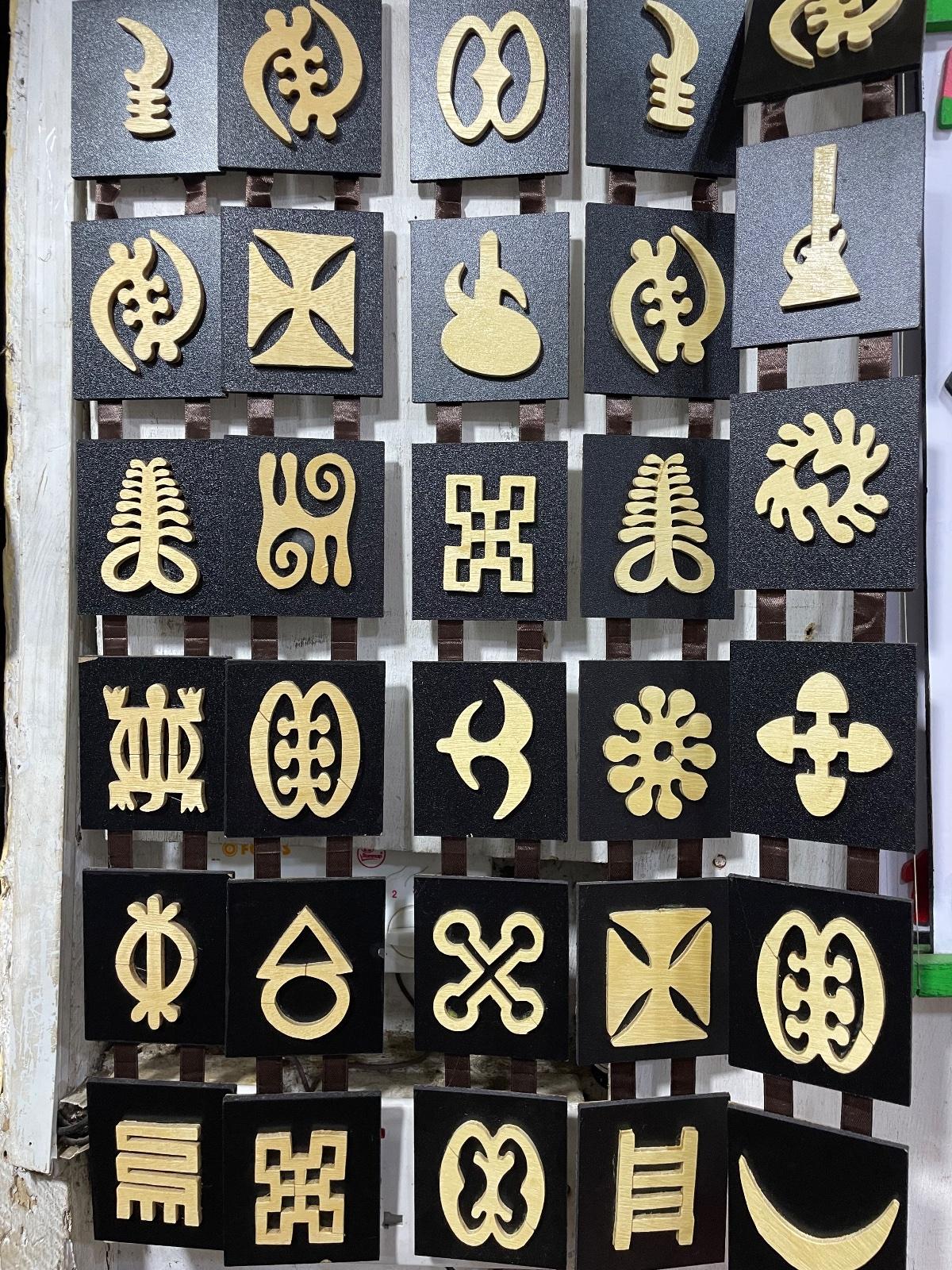 Foldable adinkra symbol.