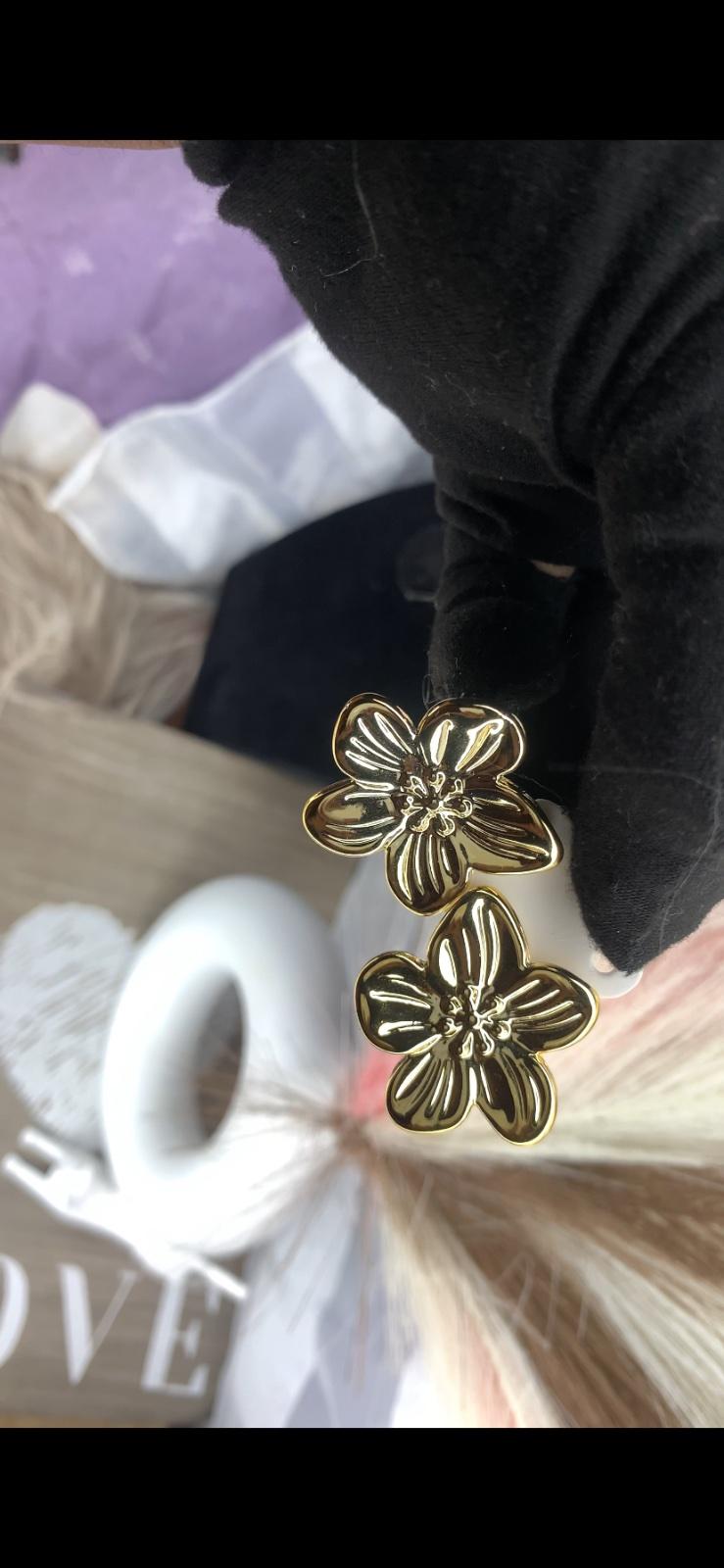 Daisy stud 