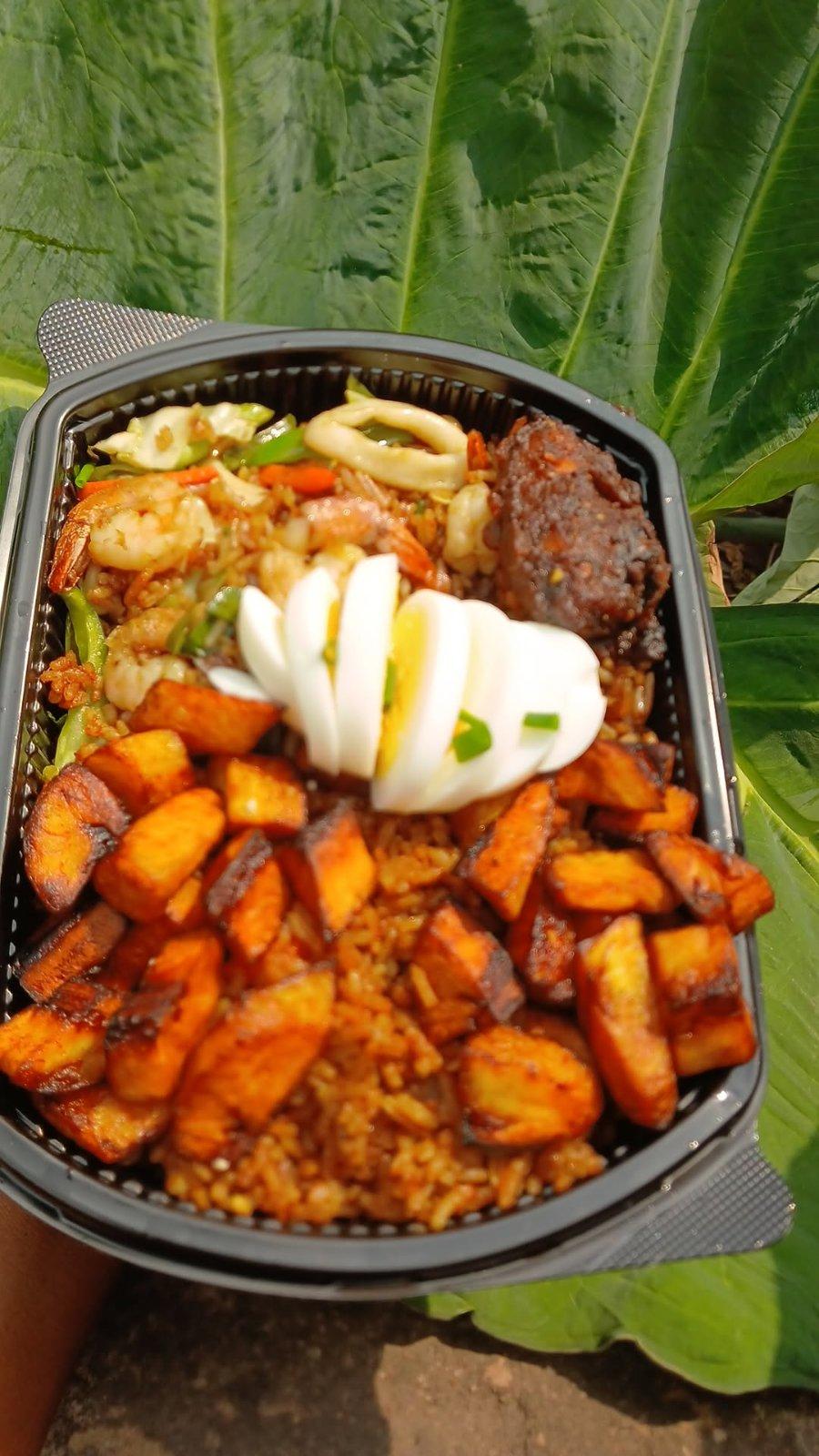 Assorted  fried rice with grilled chicken 