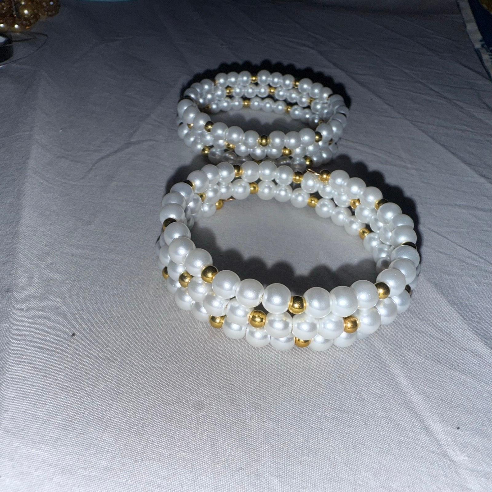 Spiral pearl beaded bracelet