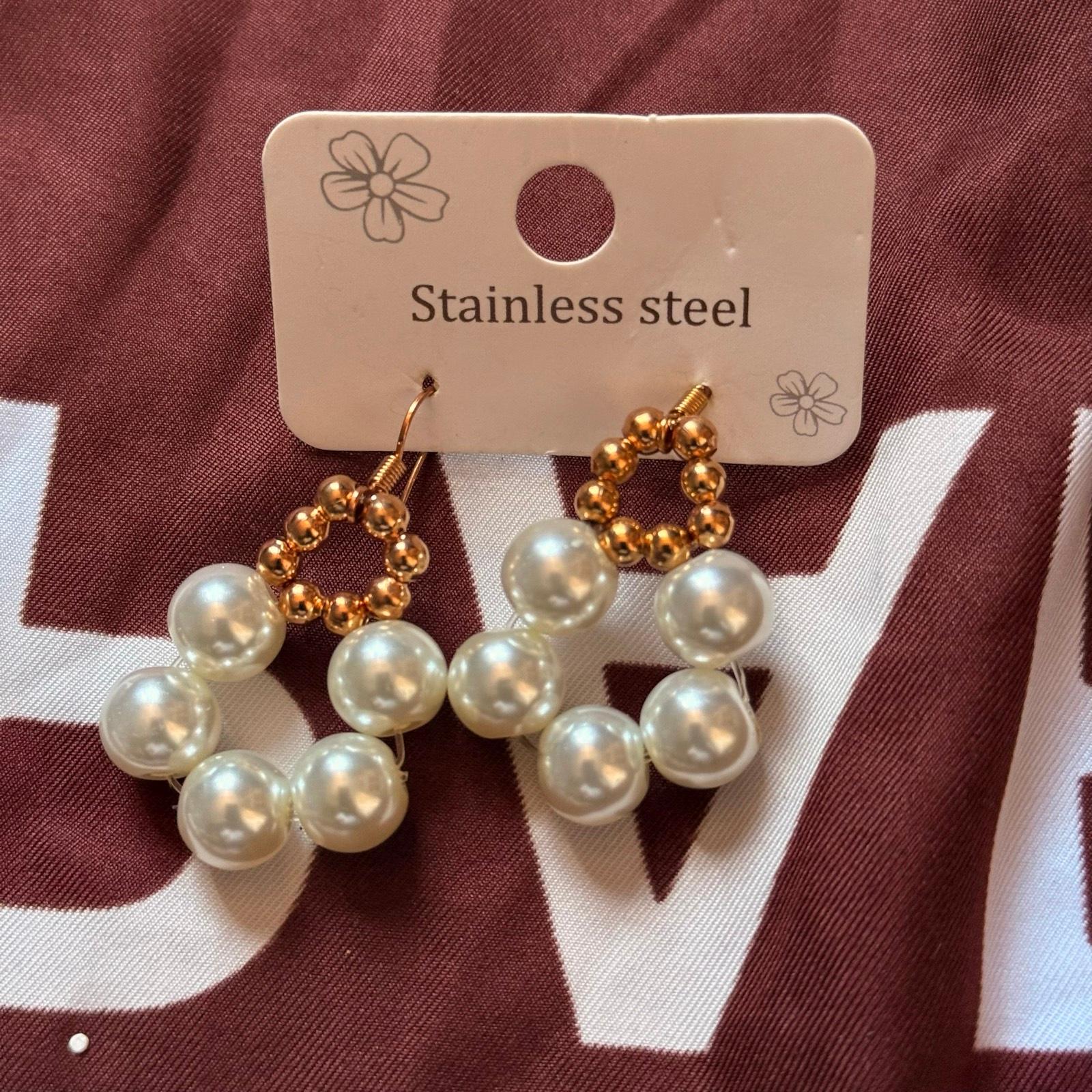 Pearl drop earrings