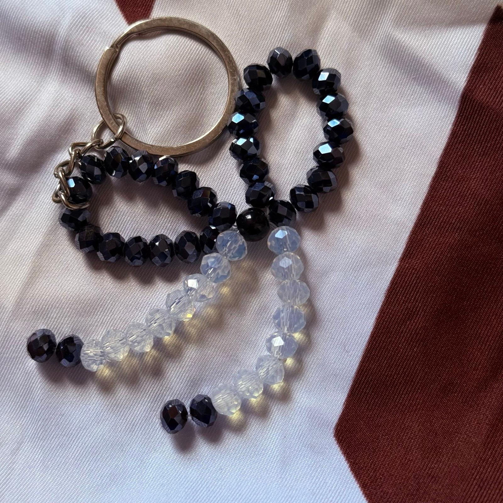 Beaded bow 🎀keychain/keyholder