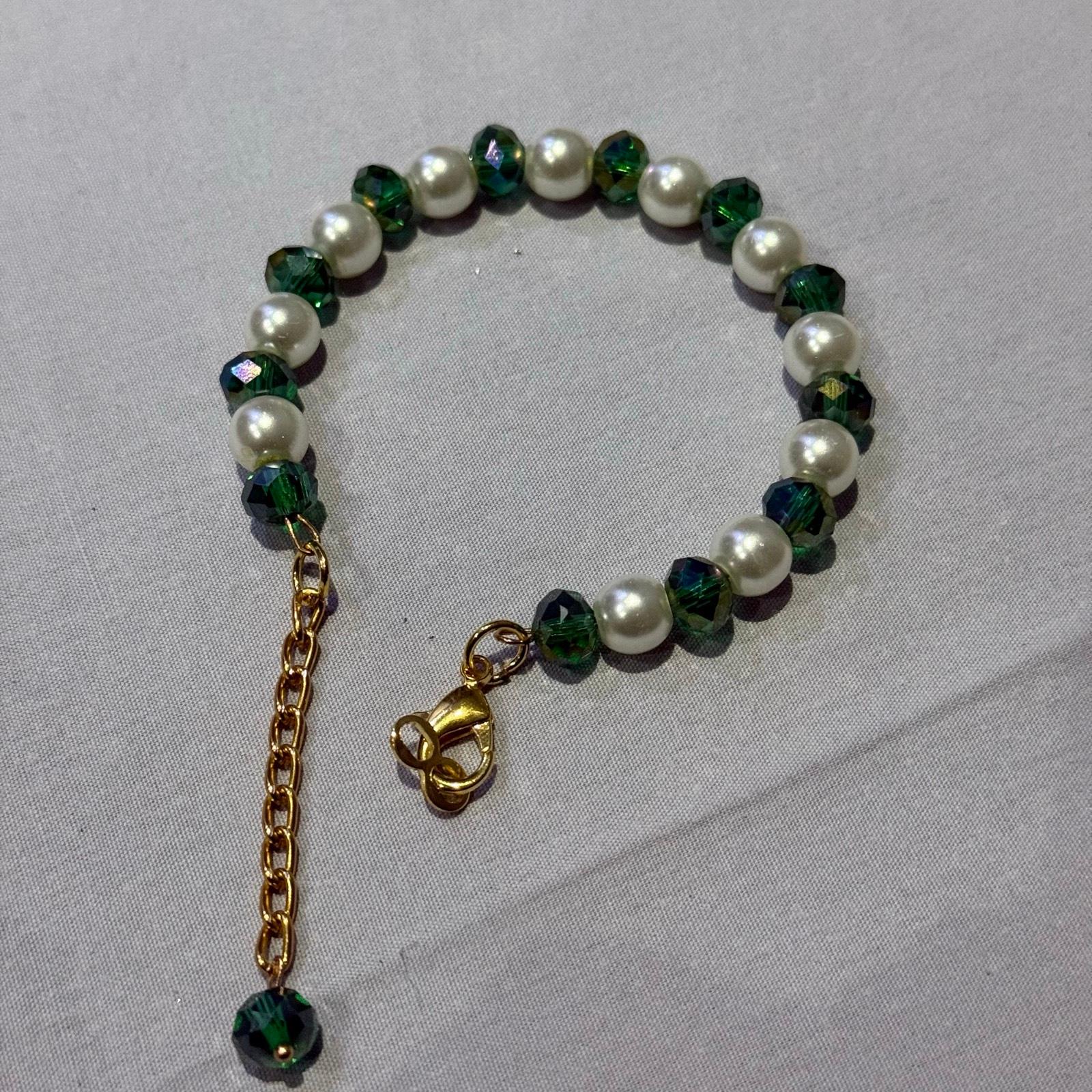 Memory wire bracelet with pearl beads